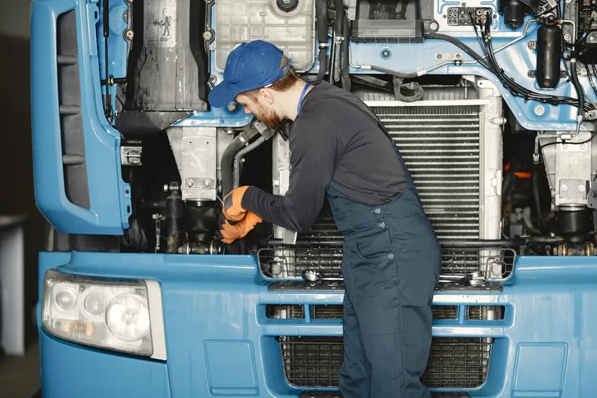Nutzfahrzeug-Mechatroniker (Werkstatt & Instandhaltung)